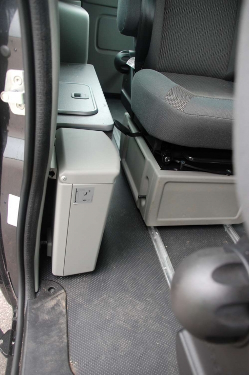 Duell der Großraumvans: VW Multivan Comfortline 2.0 TDI vs. Opel Vivaro Life Cosmo 2.5 CDTI
