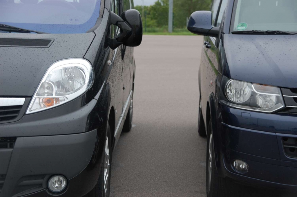 Duell der Großraumvans: VW Multivan Comfortline 2.0 TDI vs. Opel Vivaro Life Cosmo 2.5 CDTI