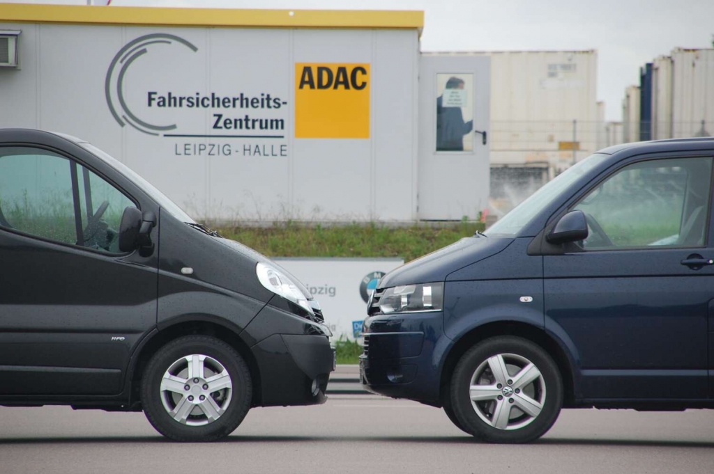 Duell der Großraumvans: VW Multivan Comfortline 2.0 TDI vs. Opel Vivaro Life Cosmo 2.5 CDTI