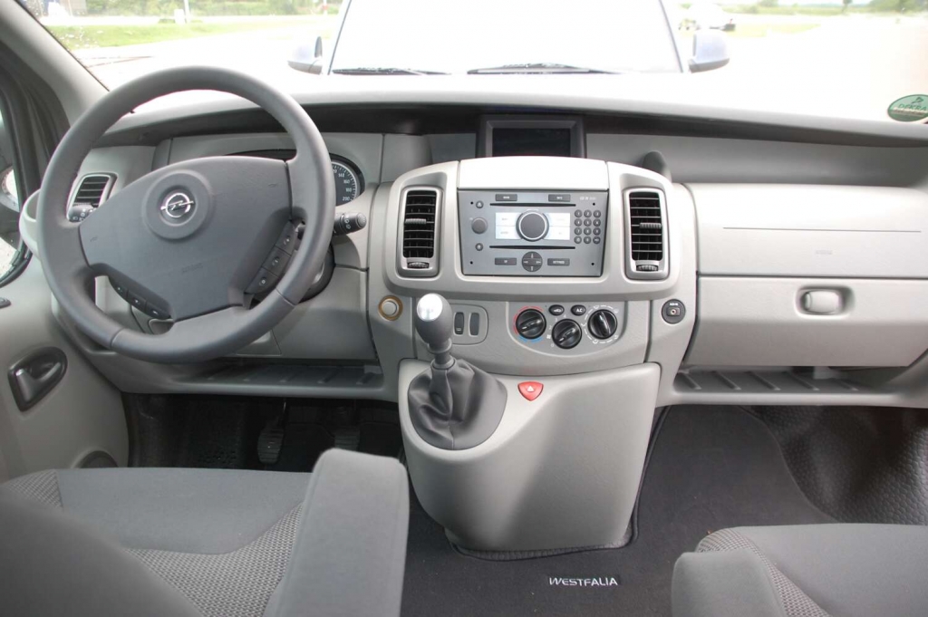Duell der Großraumvans: VW Multivan Comfortline 2.0 TDI vs. Opel Vivaro Life Cosmo 2.5 CDTI