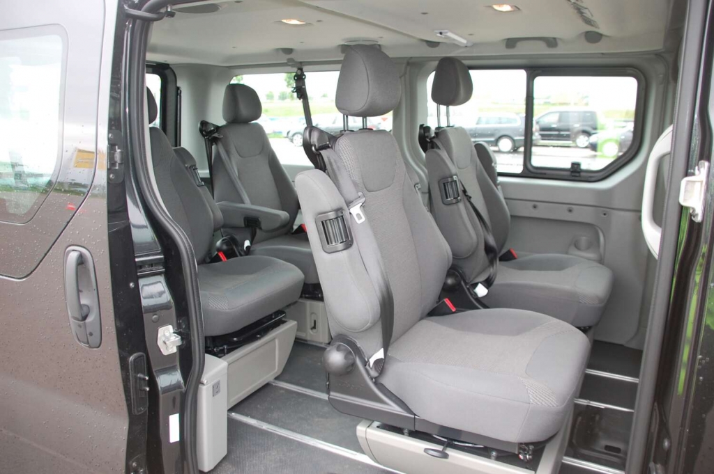 Duell der Großraumvans: VW Multivan Comfortline 2.0 TDI vs. Opel Vivaro Life Cosmo 2.5 CDTI