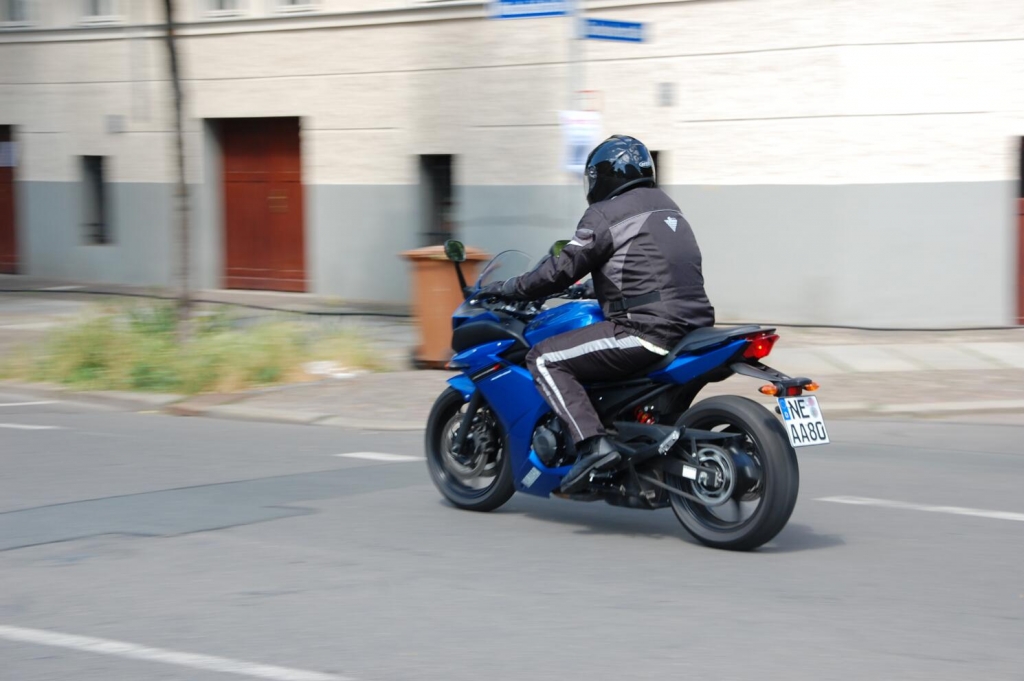 Fahrbericht Yamaha XJ6 Diversion F ABS: Kurvenspaß und Alltagsroutine