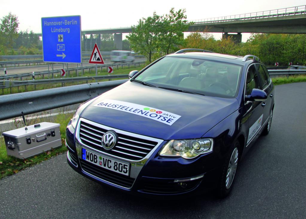 Forschungsprojekt AKTIV. Integrative Längs- und Querführungsfunktion mit situationsadaptiver Regelung der Fahrzeuggeschwindigkeit und Fahrspurposition.