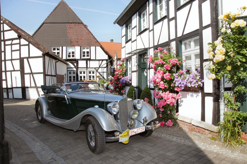 Gewann den Concours d´Elegance in der Klasse bis 1945: Mercedes-Benz 320 Cabriolet A, Baujahr 1938, von Karl-Heinz und Ursula Pohl.