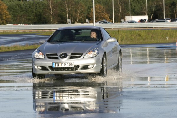 Gute Reise! Entspannt in den Urlaub – Tipp 11: Achtung, wenn das Auto schwimmt! 