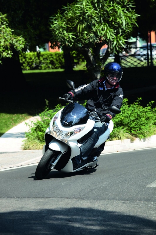 Honda PCX: Erster Roller mit Leerlaufabschaltung erhältlich 