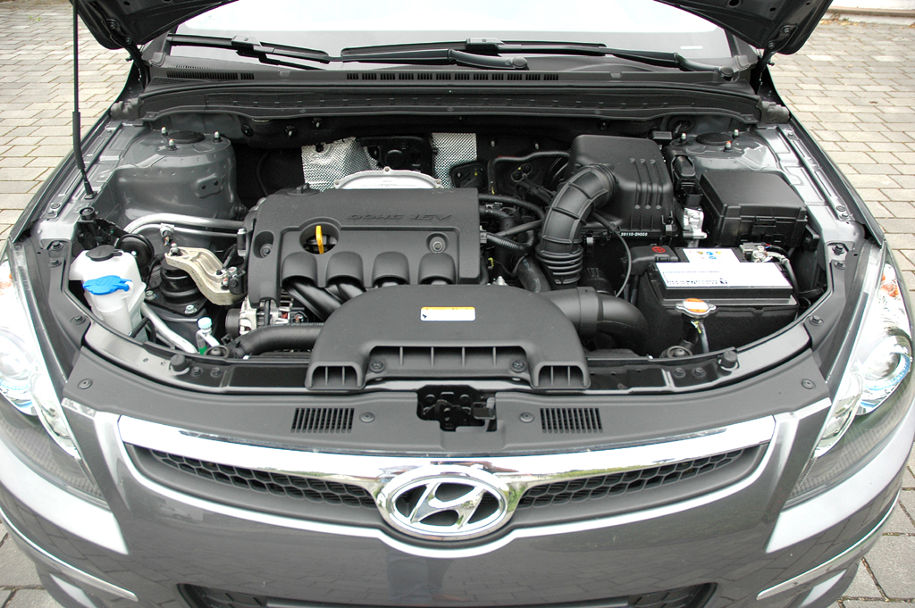 Hyundai i30cw: Blick unter die Motorhaube auf den 1,6-Liter-Vierzylinder. 