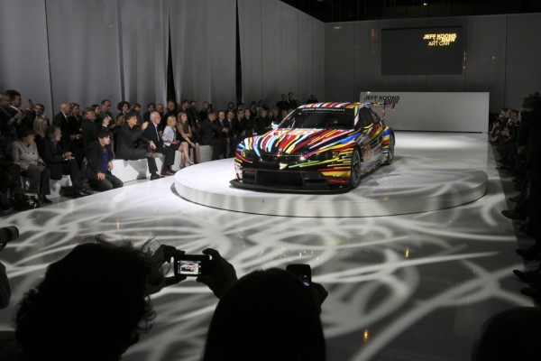 In Paris enthüllt: Jeff Koons’ BMW M 3 GT2 Art Car für Le Mans