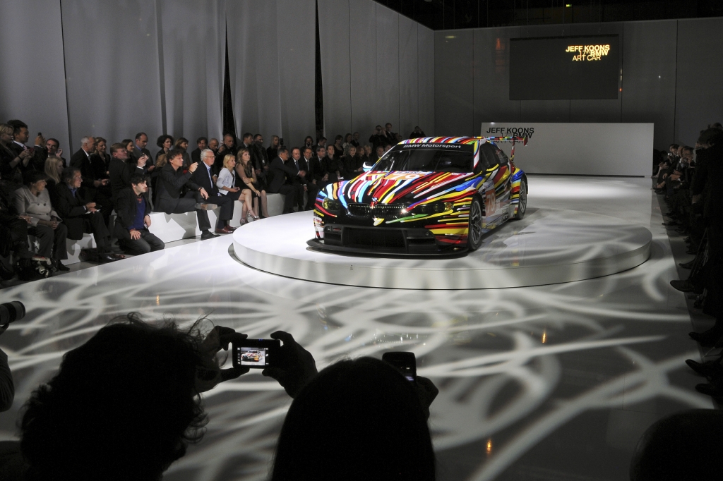 In Paris enthüllt: Jeff Koons’ BMW M 3 GT2 Art Car für Le Mans