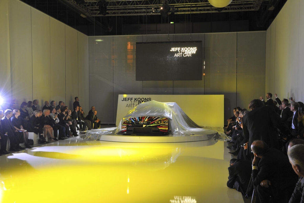 In Paris enthüllt: Jeff Koons’ BMW M 3 GT2 Art Car für Le Mans