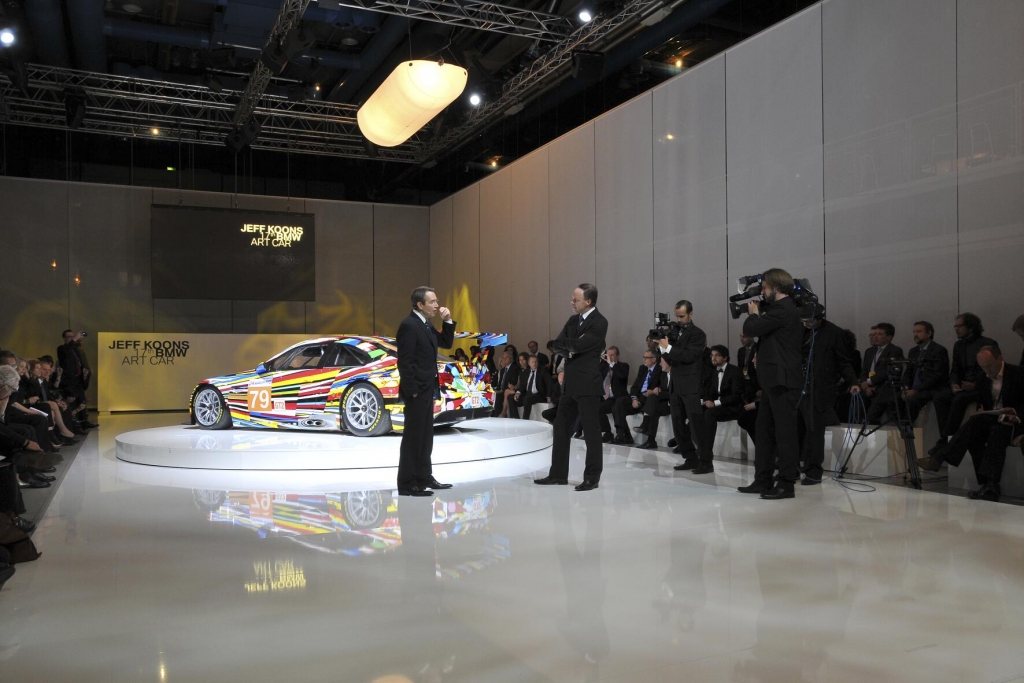In Paris enthüllt: Jeff Koons’ BMW M 3 GT2 Art Car für Le Mans