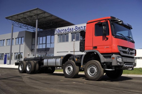 Individuelle Lkw-Lösungen:  Mercedes-Benz Trucks investiert im Elsass