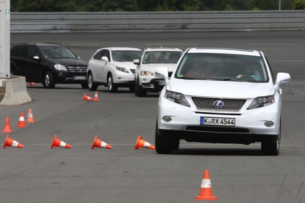 Lexus RX 450 h im direkten Vergleich mit zwei Konkurrenzmodellen