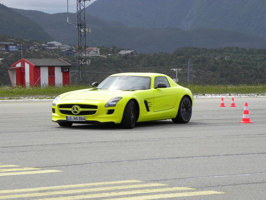 Mercedes-Benz SLS AMG E-Cell.