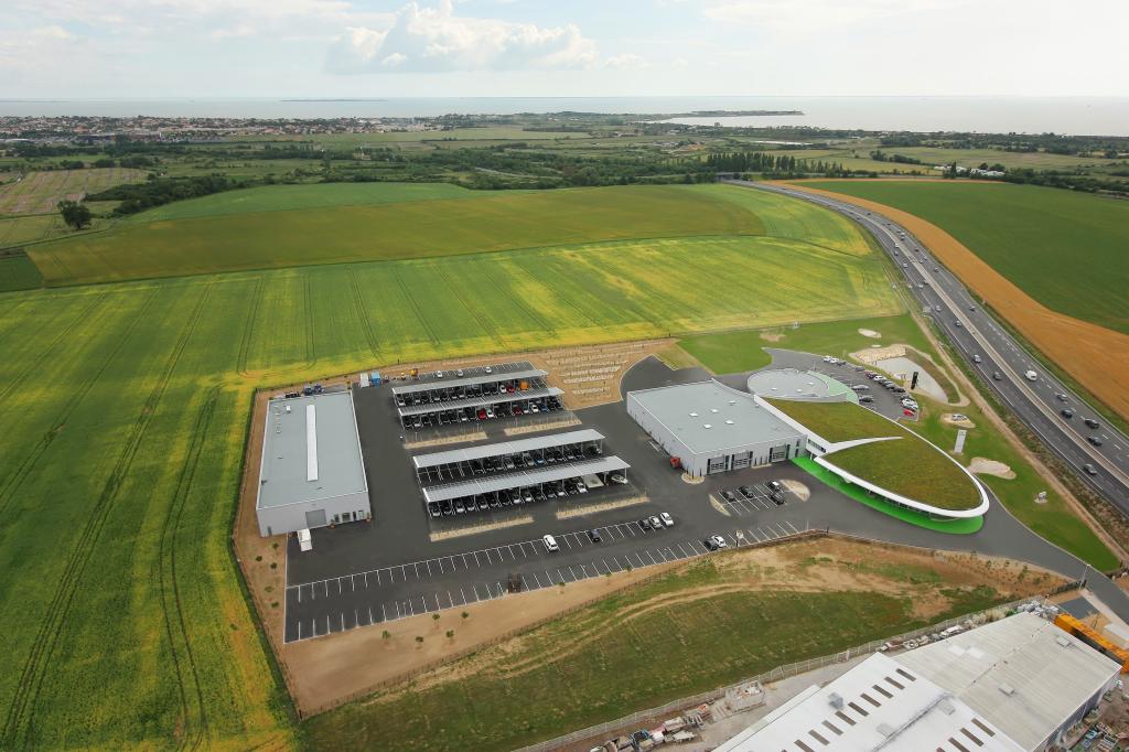 Nachhaltiges Toyota-Autohaus in Frankreich.