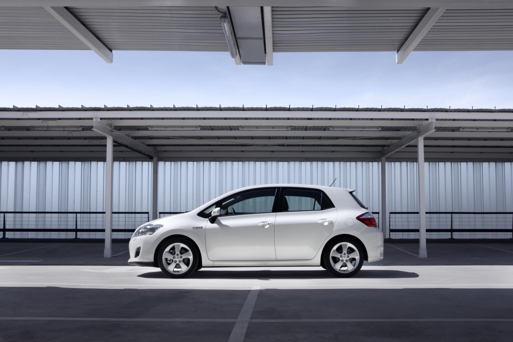 Niedrige Wartungskosten beim neuen Toyota Auris Hybrid