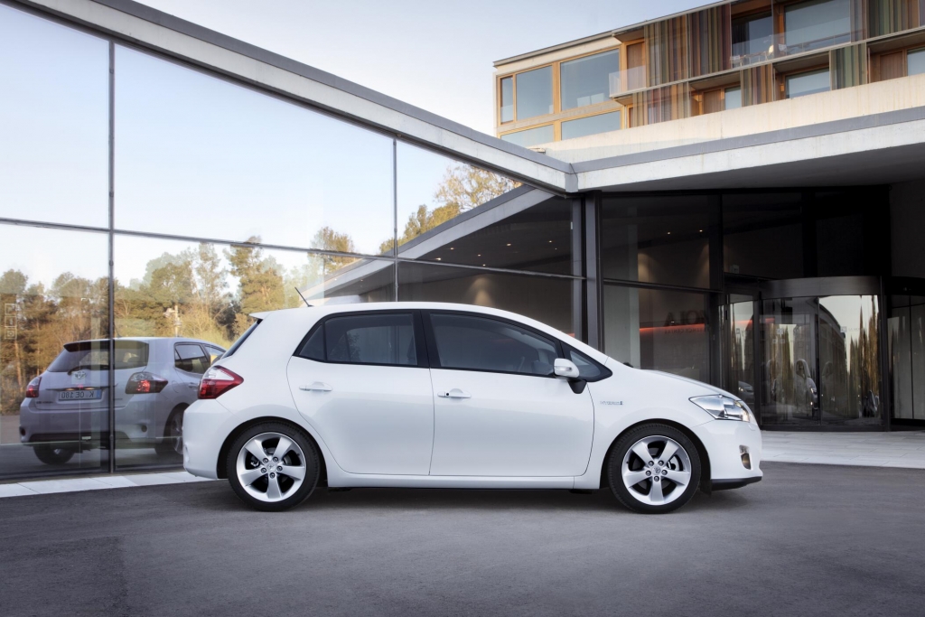 Niedrige Wartungskosten beim neuen Toyota Auris Hybrid