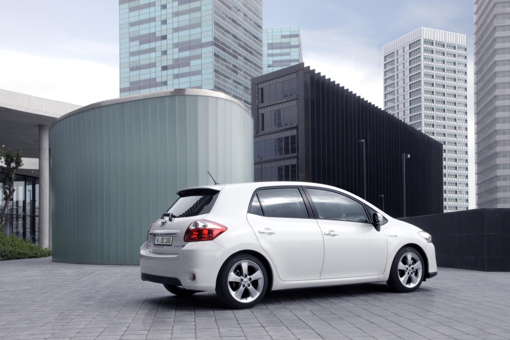 Niedrige Wartungskosten beim neuen Toyota Auris Hybrid