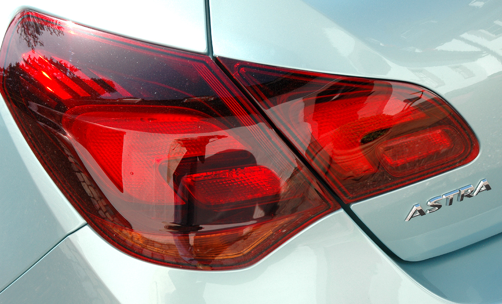 Opel Ecoflex: Astra-Ecoflex-Rückleuchte mit Schriftzug. 