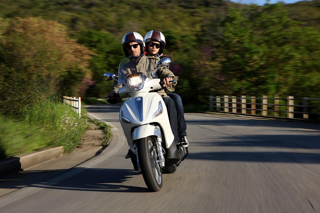 Piaggio Beverly 300i.e.: Neuer Design-Scooter 