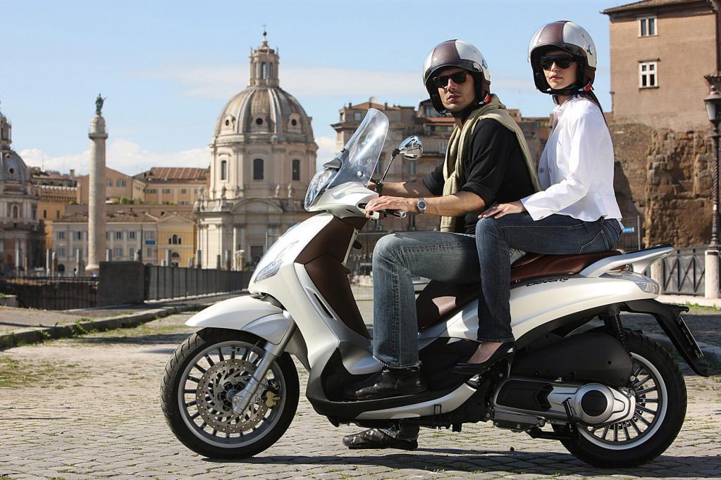 Piaggio Beverly 300i.e.: Neuer Design-Scooter 