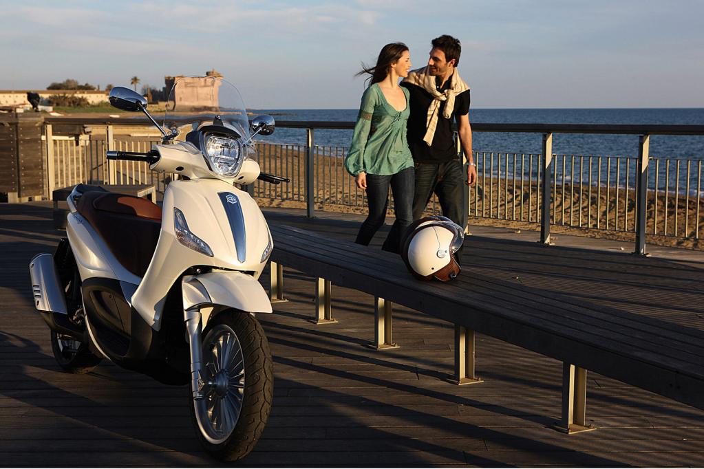 Piaggio Beverly 300i.e.: Neuer Design-Scooter 
