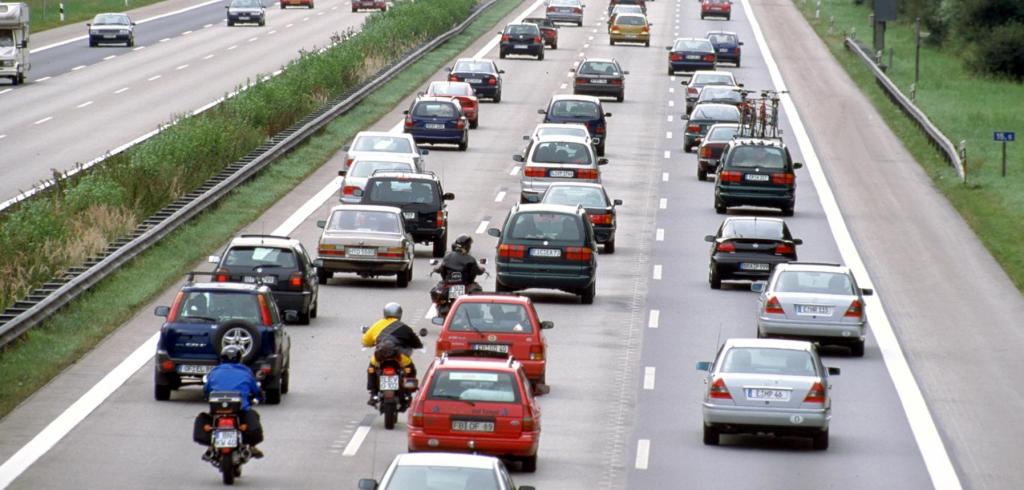 Pkw-Maut könnte Autofahren um 700 Euro verteuern