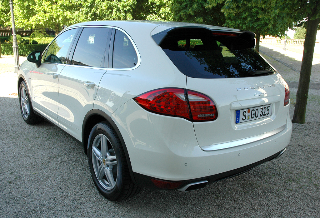 Porsche Cayenne Sechszylinder: Heck-/Seitenansicht. 