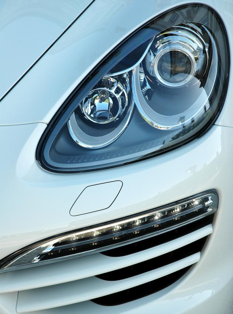 Porsche Cayenne Sechszylinder: Leuchteinheit vorn 