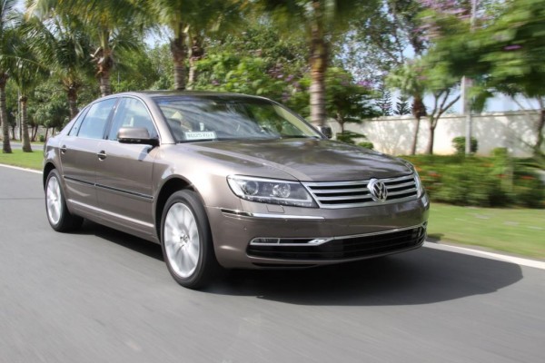 Radio-Navigationssystem im VW Phaeton erstmals mit internetbasierte Google-Funktion