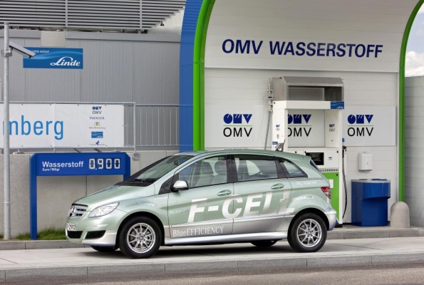 Sechs Elektroautos von Daimler starten bei Silvretta-Rallye