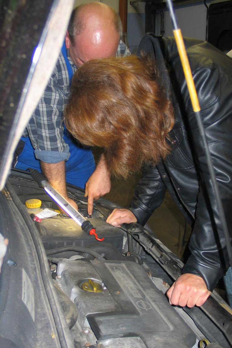 Selbst ist der Autofahrer: Ausflug in einen Werkstattkurs 