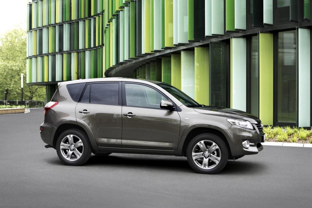 Toyota RAV4: Veteran der SUV-Bewegung mit neuer Front 