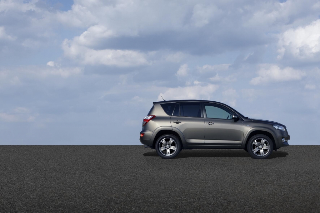 Toyota RAV4: Veteran der SUV-Bewegung mit neuer Front 