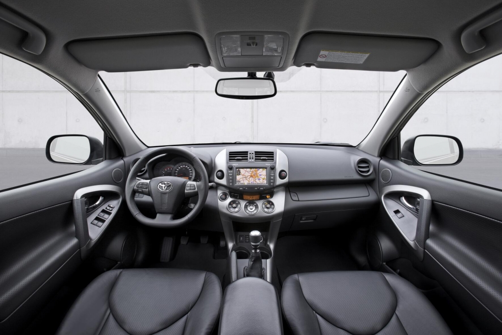 Toyota RAV4: Veteran der SUV-Bewegung mit neuer Front 