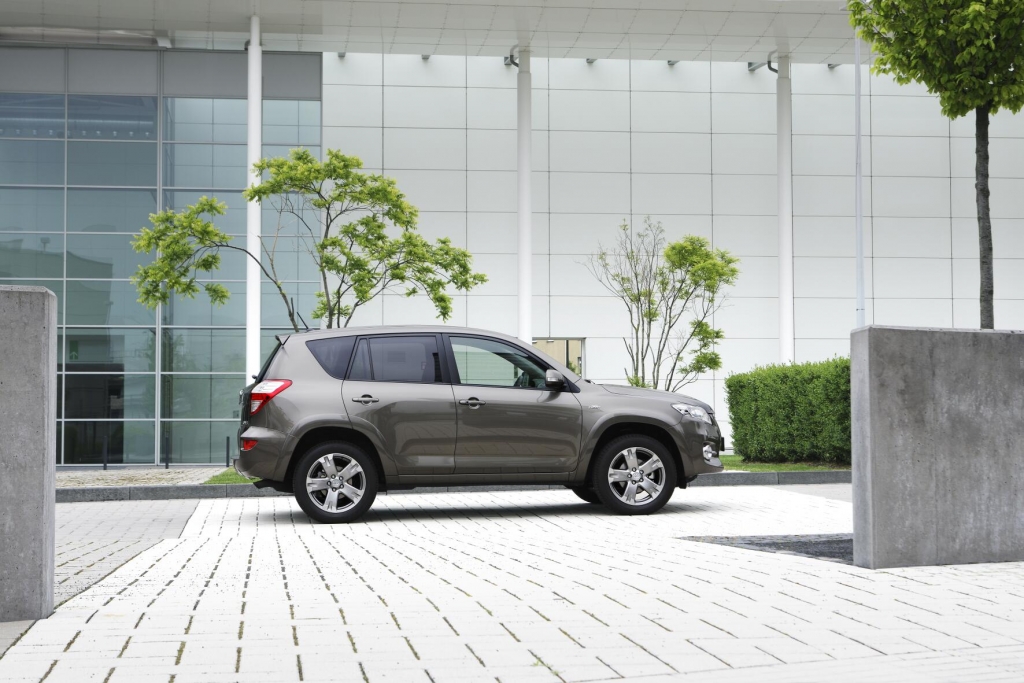 Toyota RAV4: Veteran der SUV-Bewegung mit neuer Front 