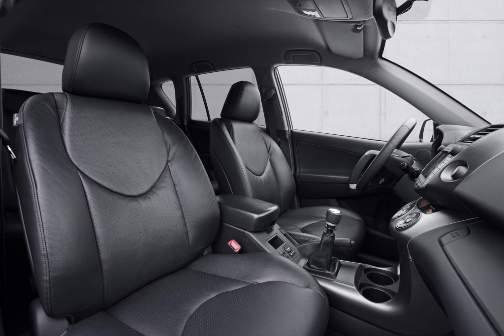 Toyota RAV4: Veteran der SUV-Bewegung mit neuer Front 
