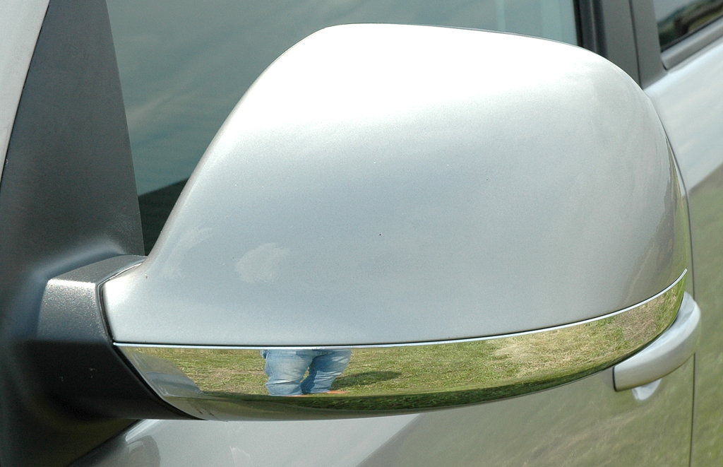 VW Amarok: Blick auf den großen Außenspiegel. 