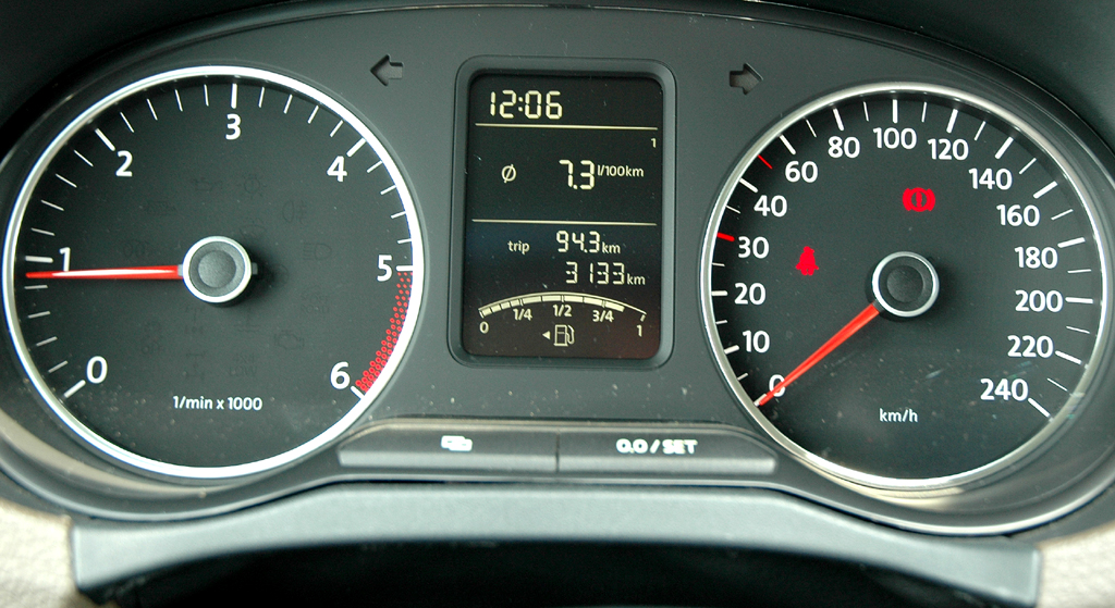 VW Amarok: Blick auf die Rundinstrumentierung. 