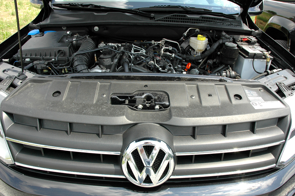 VW Amarok: Blick unter die Motorhaube. 