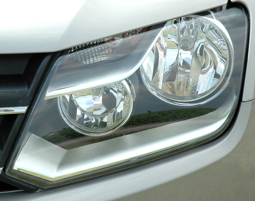 VW Amarok: Moderne Leuchteinheit vorn. 