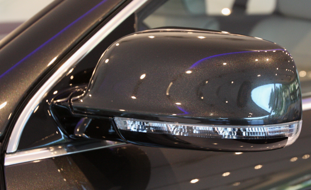 VW Phaeton: Blick auf den Außenspiegel. 