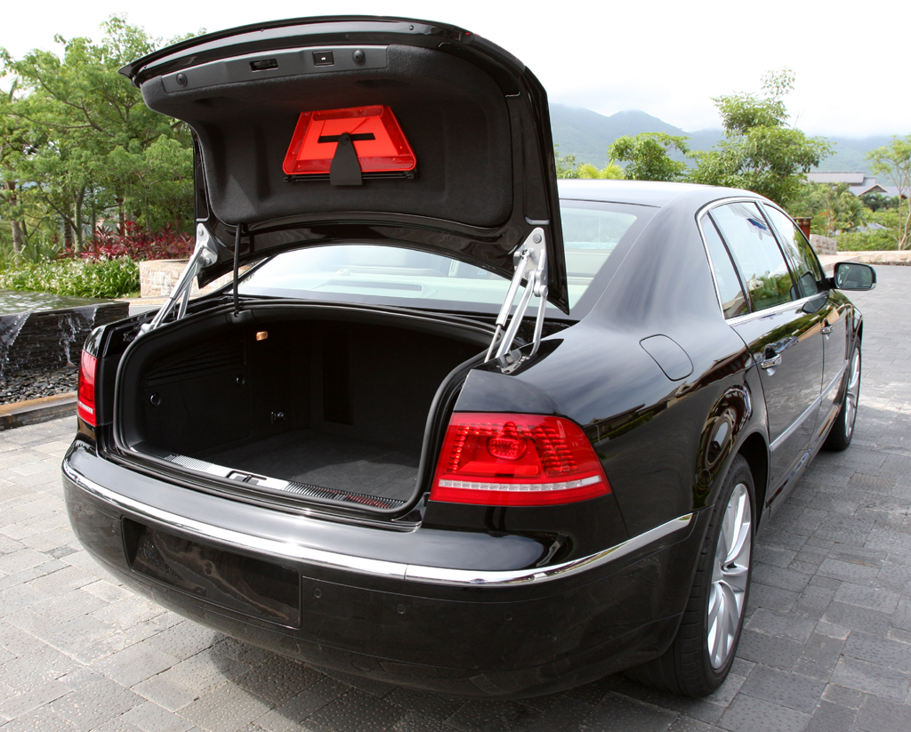 VW Phaeton: Der Kofferraum fasst ordentliche 500 Liter. 