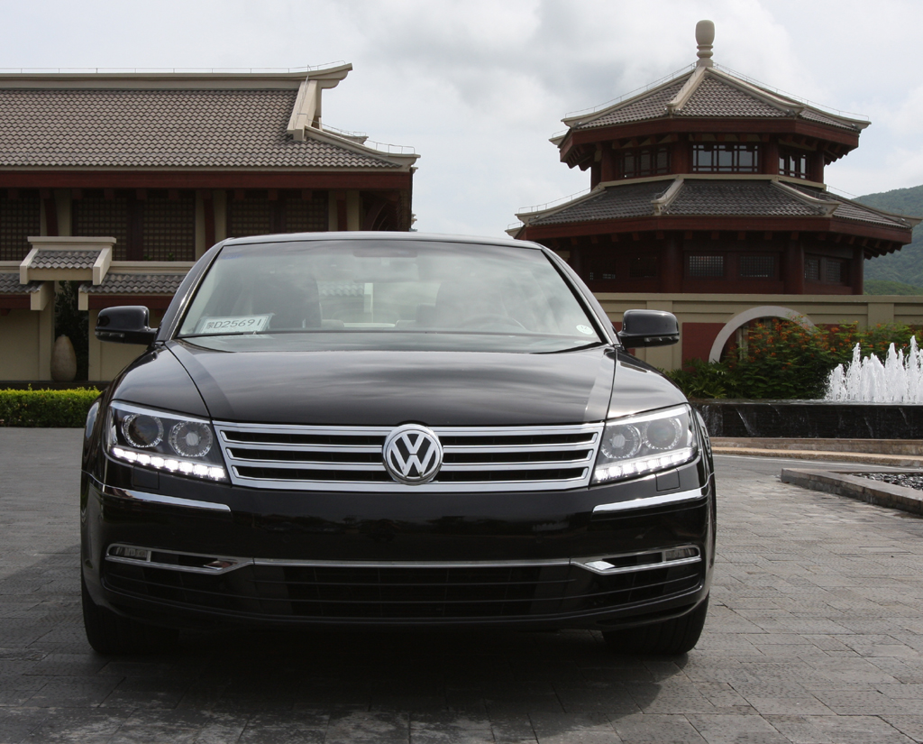 VW Phaeton: Die komplette Front ist neu konzipiert 
