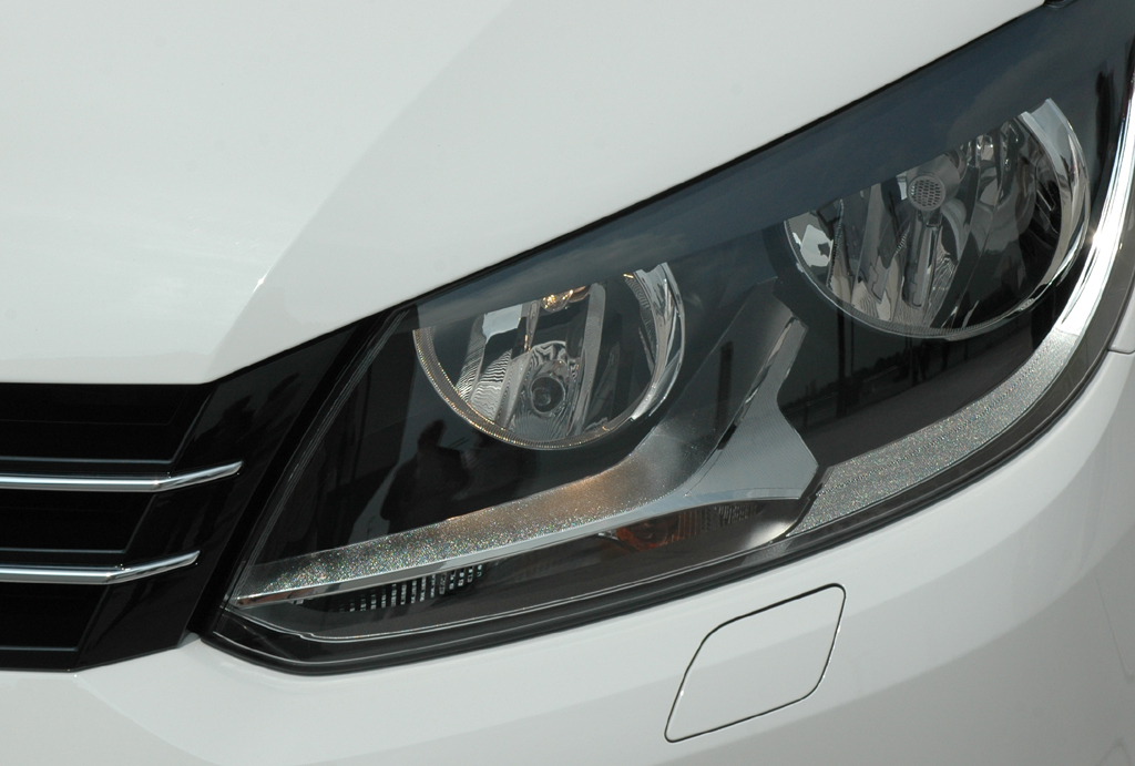 VW Touran: Die Leuchteinheiten vorn sind modern gestaltet. 