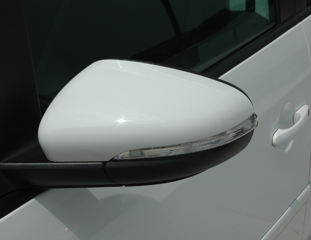 VW Touran: Die großen Außenspiegel bieten gute Sicht nach hinten. 