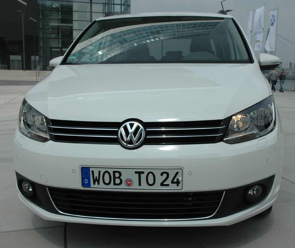 VW Touran: Neben der Heck- ist auch die Frontpartie komplett neu. 