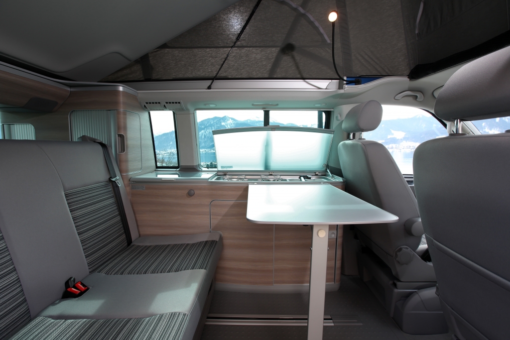 Volkswagen California Beach serienmäßig mit Aufstelldach