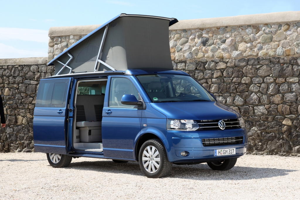 Volkswagen California Beach serienmäßig mit Aufstelldach