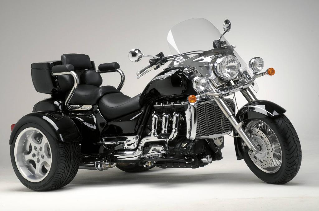 Während Einstiegs- und Mittelklassemodell auf den Suzuki-Serienbikes Intruder C 800 und C 1800 basieren, ist das Topmodell eine umgebaute Triumph Rocket III Touring mit 2,3 Liter Hubraum und 78 kW (106 PS). 